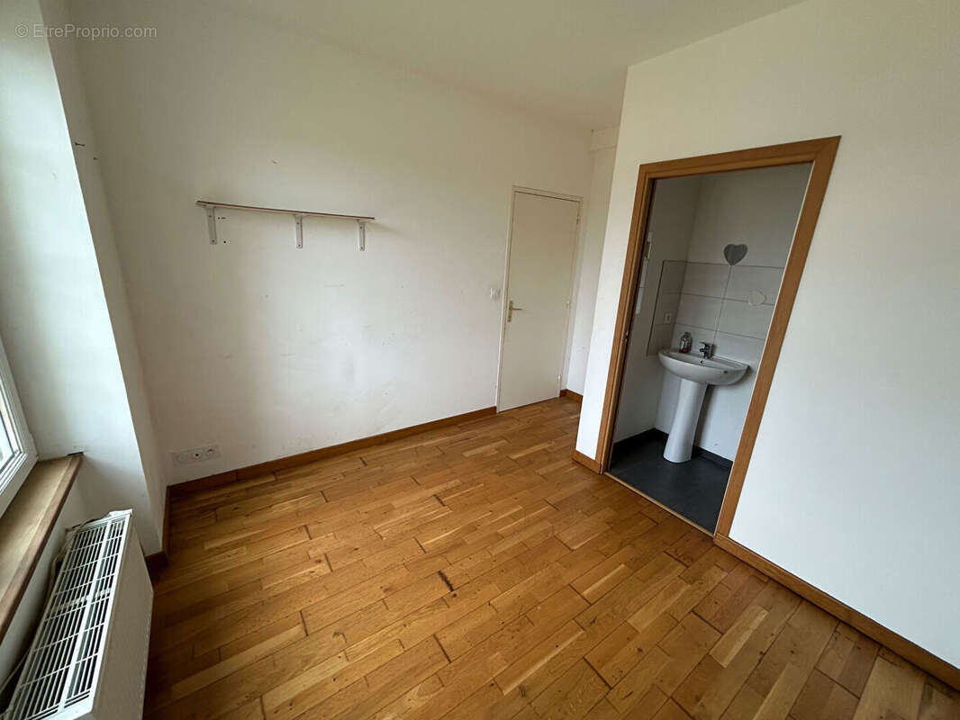 SAINT DERRIEN- Maison + hangar - 6- pièces- 91 m2 - photo 6