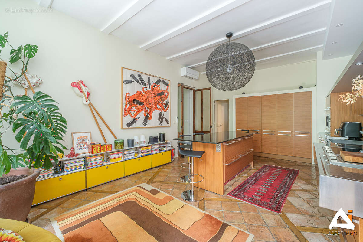 Appartement à MARSEILLE-6E