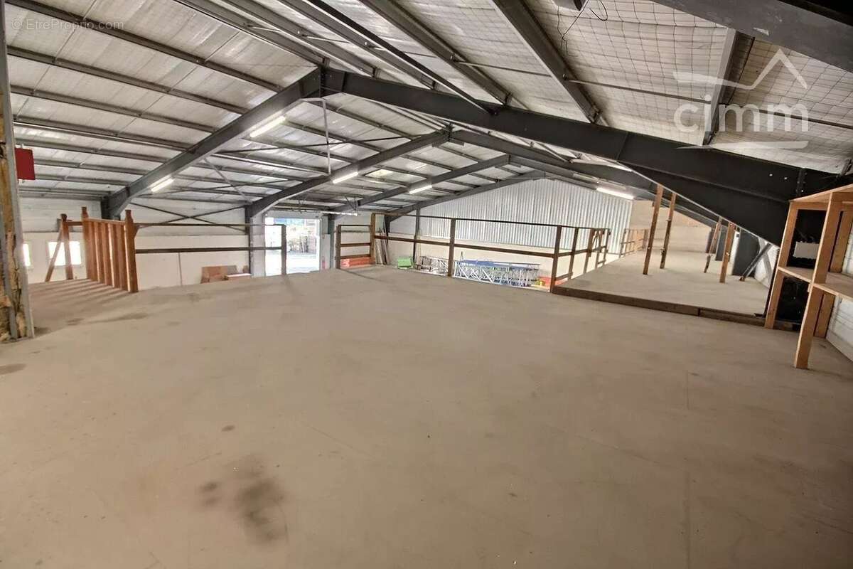 Commerce à LA ROCHETTE