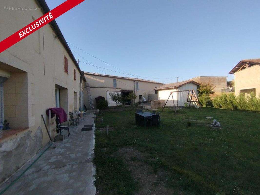 Maison à LAMOTHE-LANDERRON
