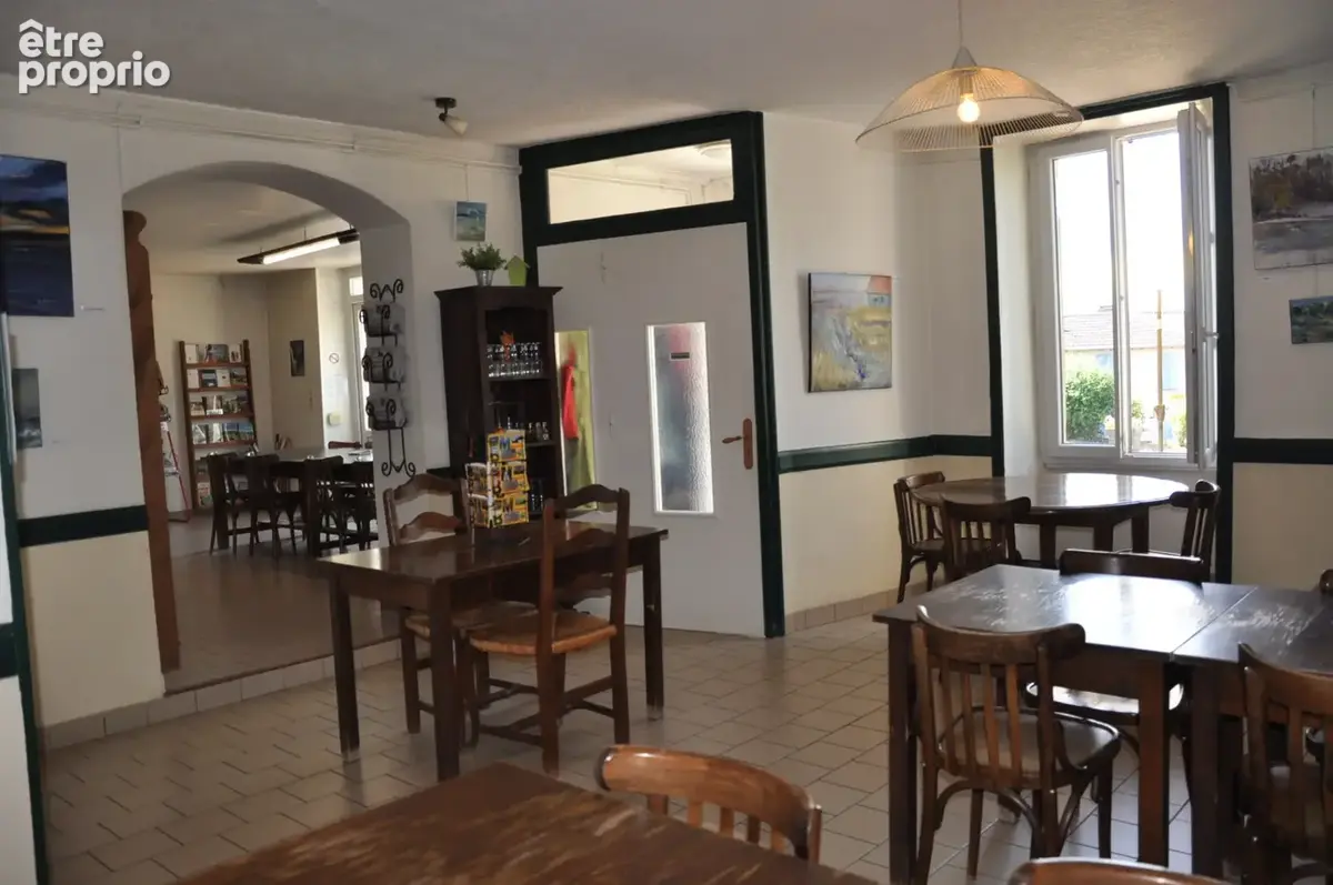 En montagne bourbonnaise, bel ensemble immobilier composé d'un commerce, d'un logement, et d'un fort potentiel - photo 3