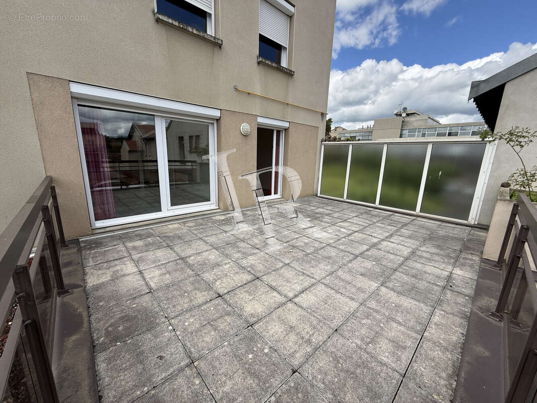 Vaste terrasse Sud Est - Appartement à LE PUY-EN-VELAY