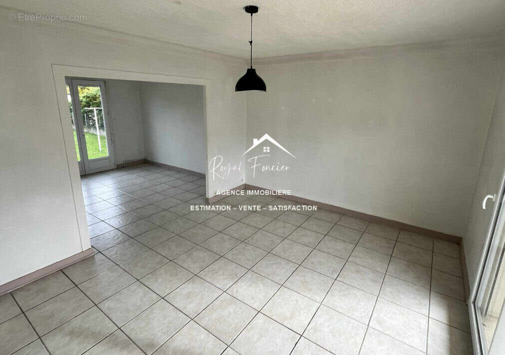 Séjour - Maison à DANGE-SAINT-ROMAIN