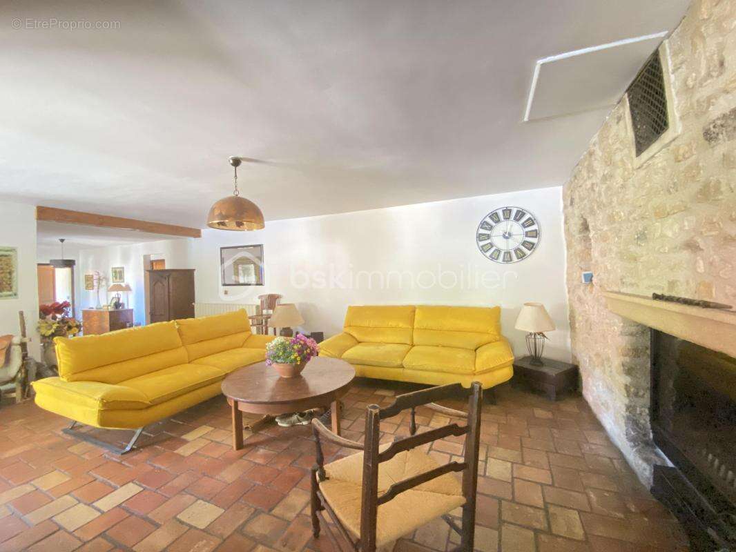 Maison à LA ROQUE-D'ANTHERON