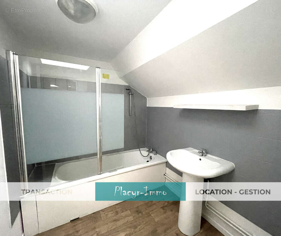 Appartement à BAGE-LA-VILLE