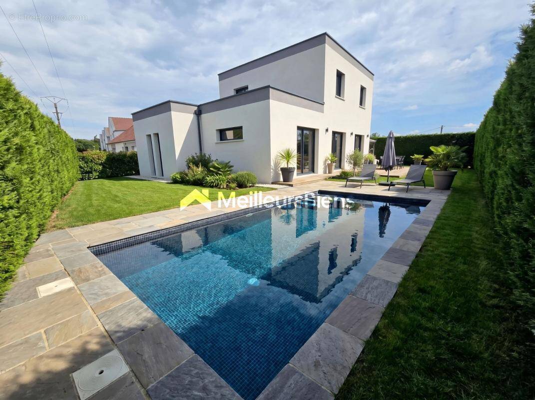 Maison à COLLONGES-LES-PREMIERES