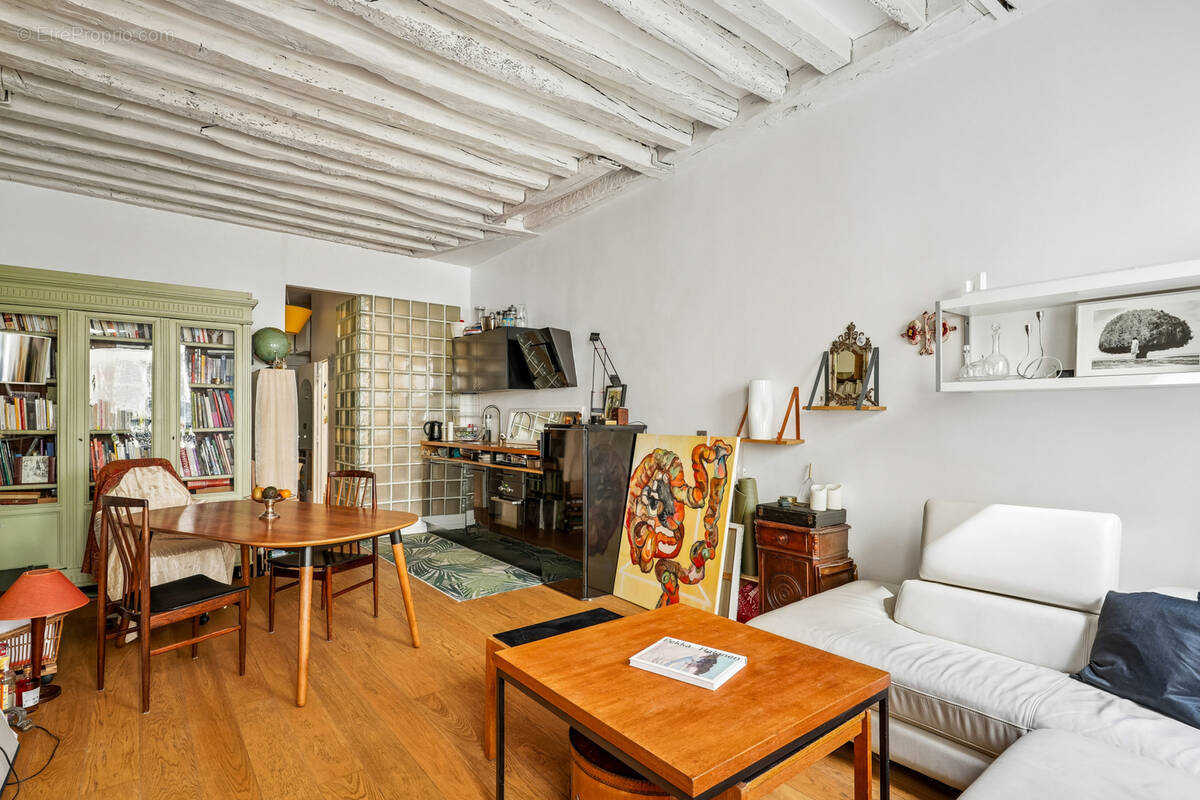 Appartement à PARIS-3E
