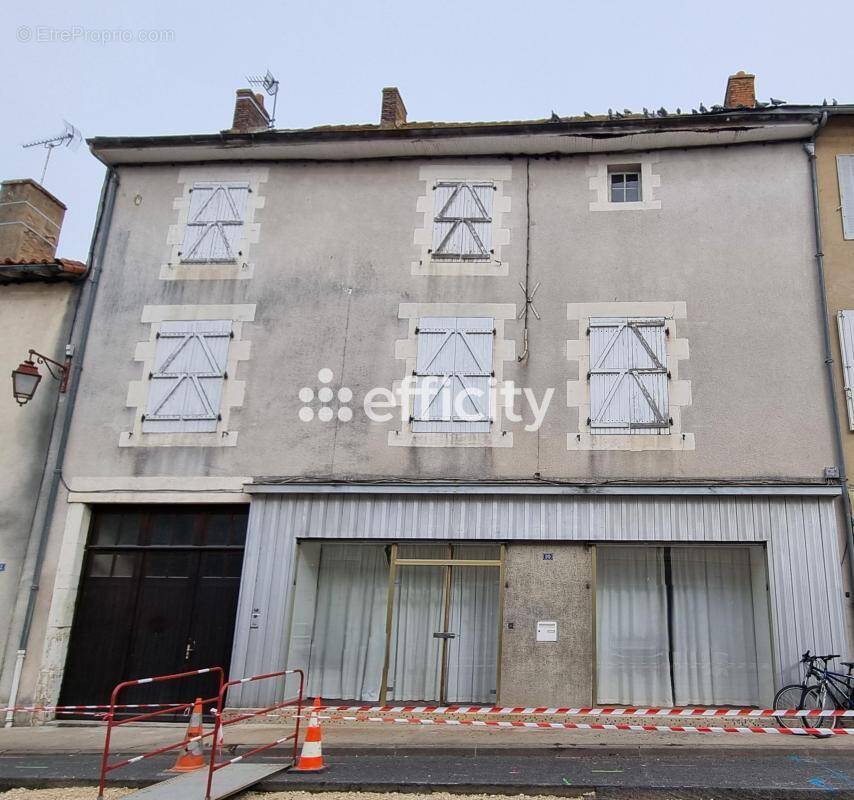 Maison à CHARROUX
