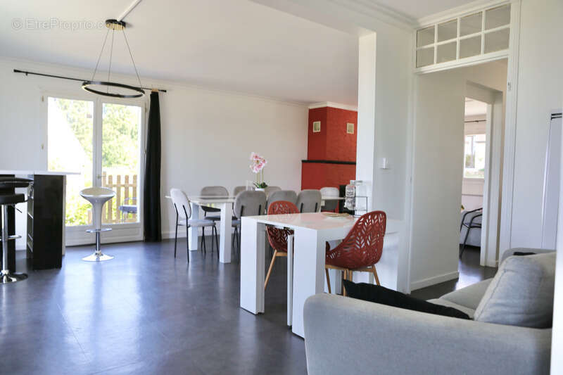 Maison à vendre à VILLERS ALLERAND (51), une maison principale sur deux niveaux, un logement indépendant, une piscine extérieure - photo 4