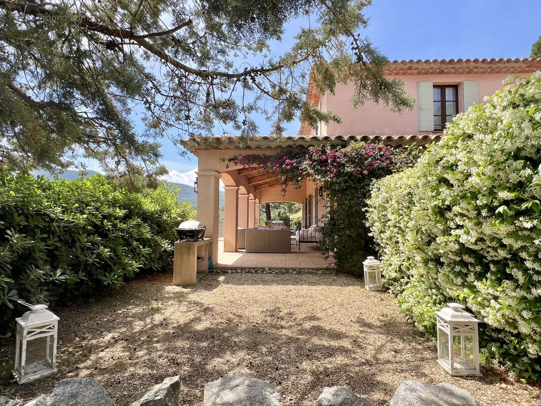 Maison à PLAN-DE-LA-TOUR