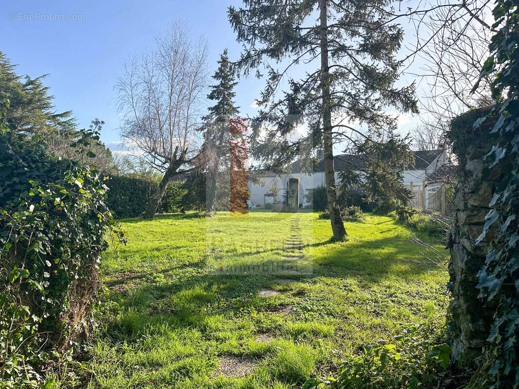 Maison à SAINT-LAURENT-DE-LA-PREE