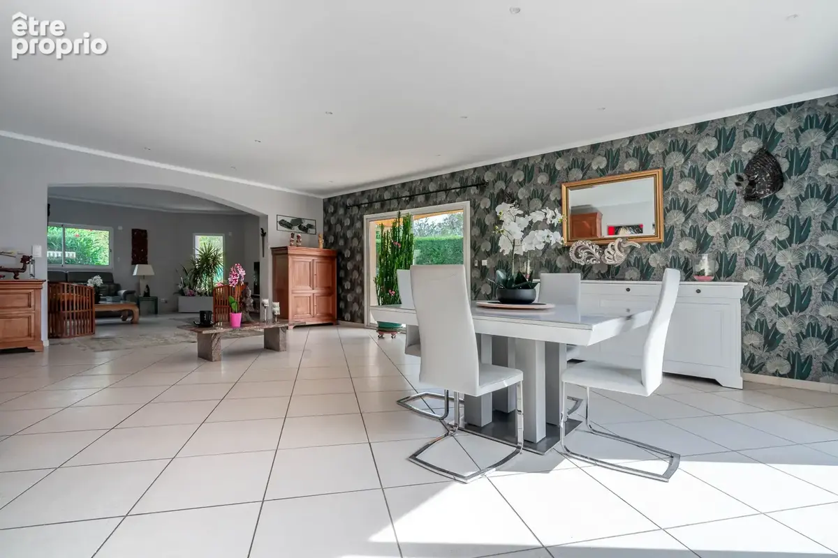 Villa d’architecte avec piscine et jardin paysager de 1 762 m2 - photo 12