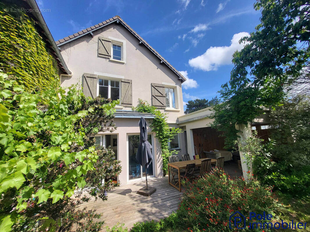 CAEN RIVE DROITE -MAISON AVEC JARDIN - Maison à CAEN