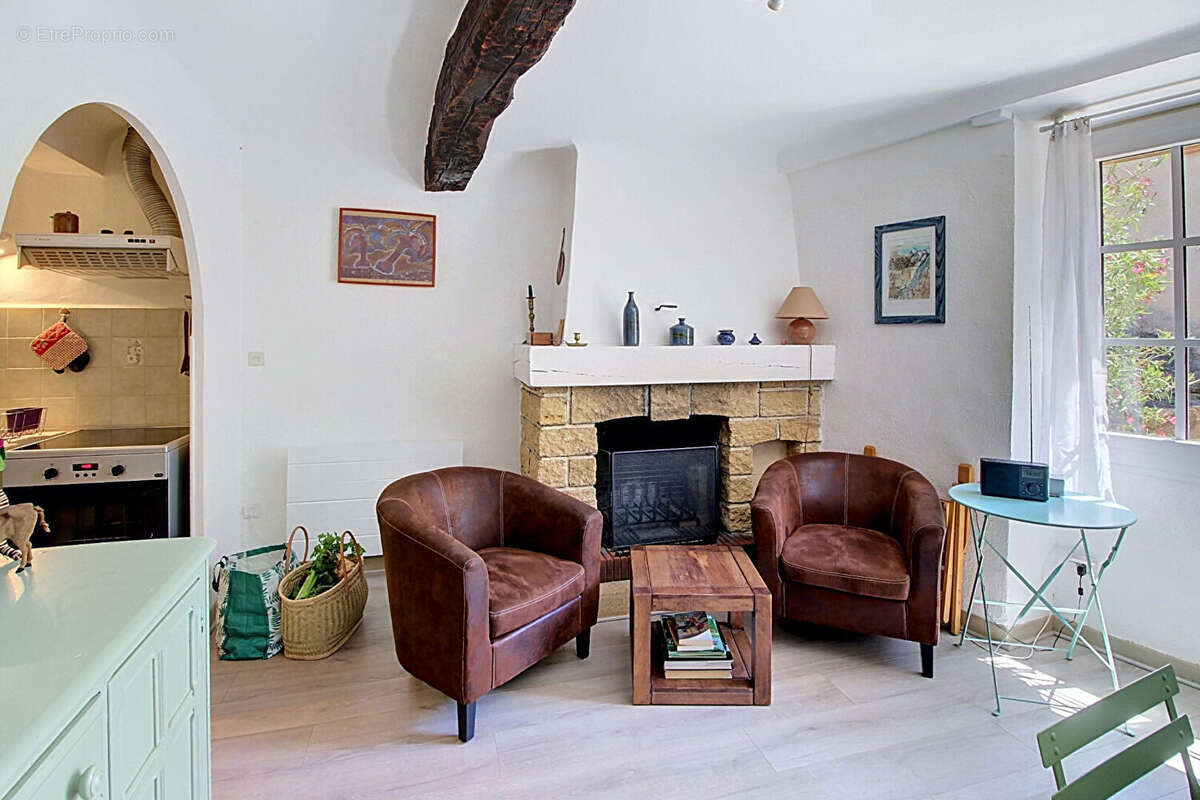 Maison à ENTRECASTEAUX