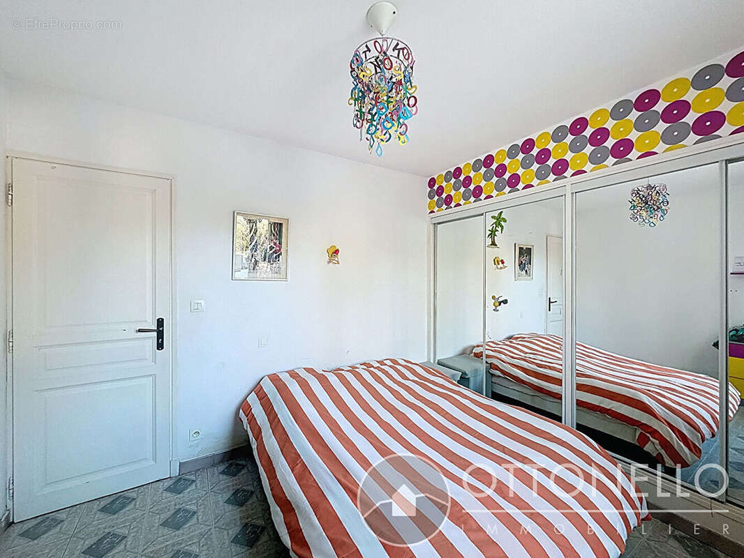 Maison à ROQUEBRUNE-SUR-ARGENS
