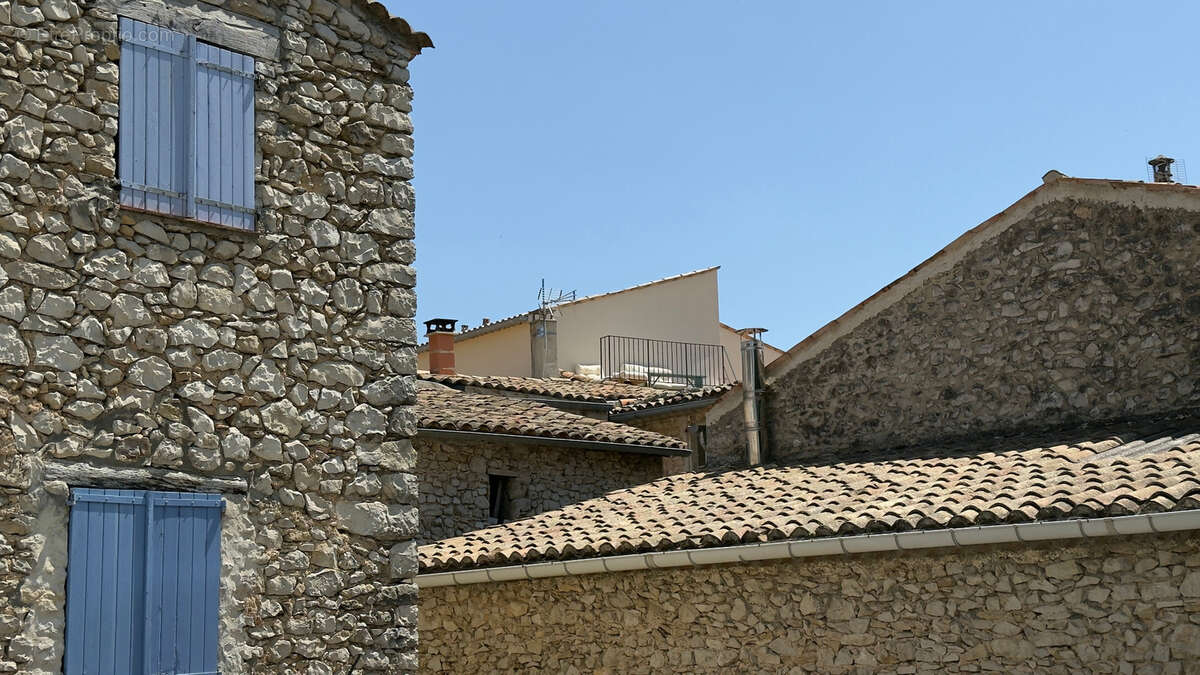 Maison familiale à vendre 7 pièces SAINT TRINIT (84) - Tropézienne avec vue sur les toits du village et la campagne environnante - photo 12