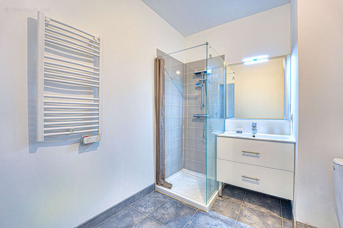 Appartement à CARROS