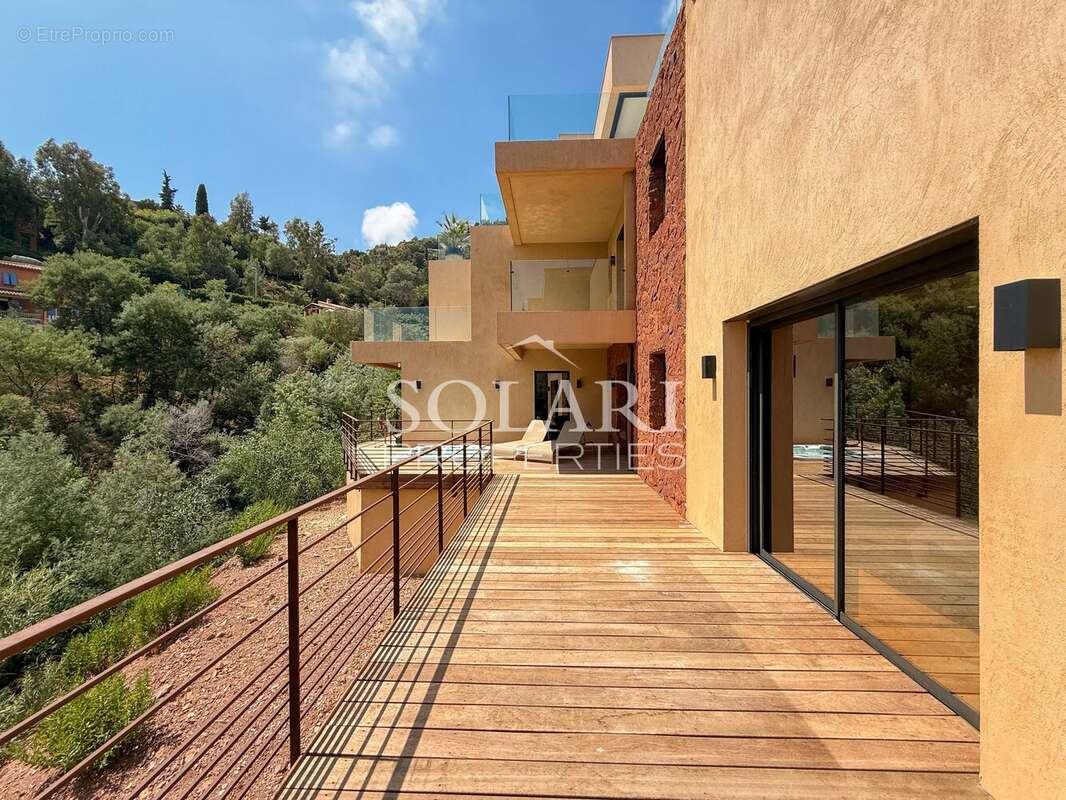 Villa d’architecte avec vue mer et piscine à Théoule-sur-Mer - photo 31