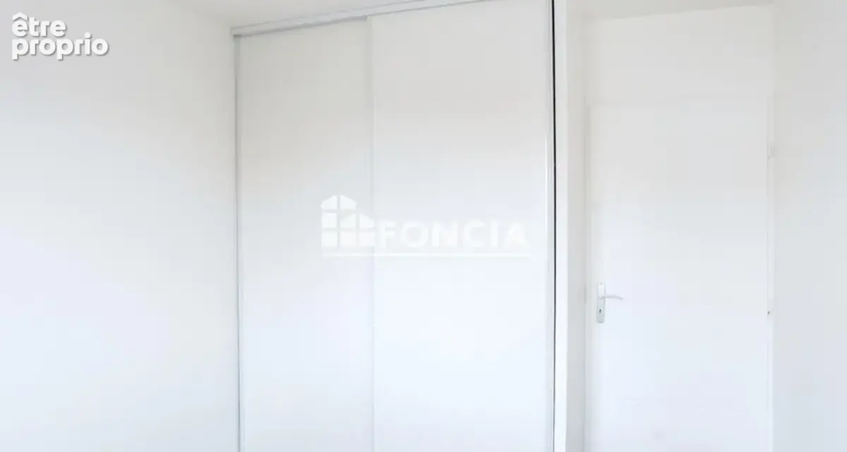 À deux pas du canal Saint-Denis, découvrez ce beau 3 pièces de 61 m² ! - photo 6