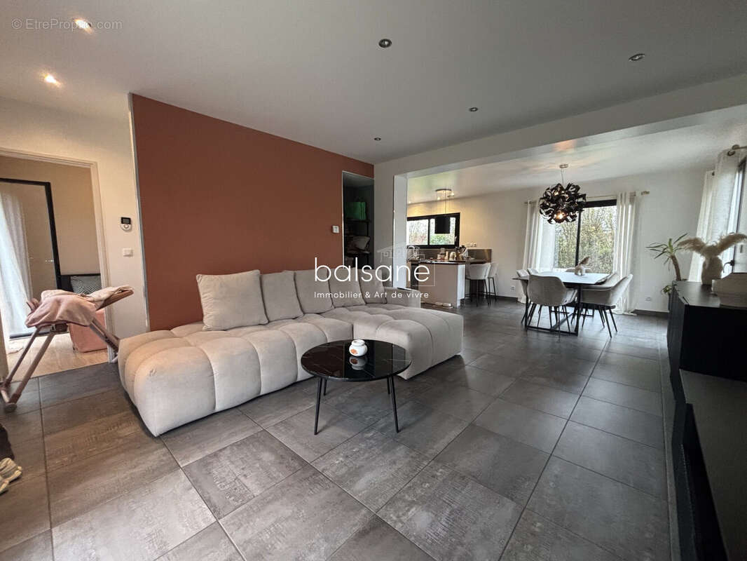 Maison à LA VAUPALIERE