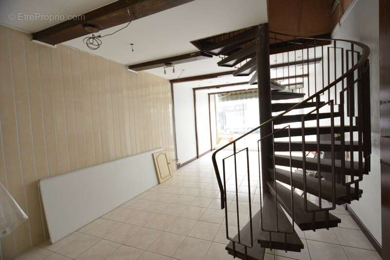 Exclusivité – immeuble de rapport avec local commercial et appartement t3 à montmédy (55600) - photo 10