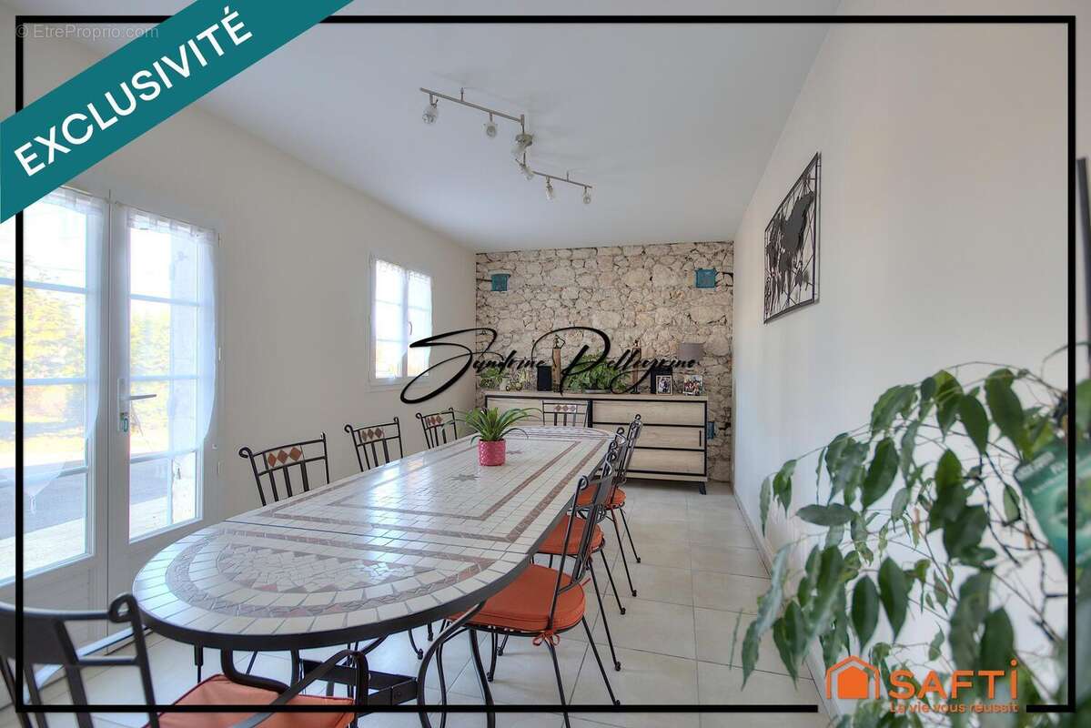 Maison 460 m² à Saint-Martin-De-Coux  - photo 3