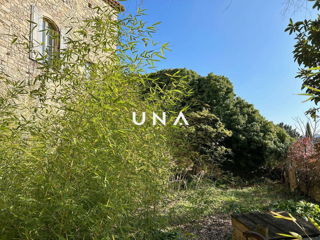 Maison à LA ROQUE-SUR-CEZE