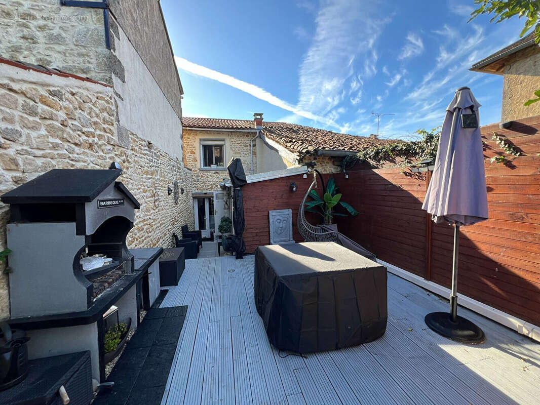 Maison à SAINT-MAURICE-LA-CLOUERE