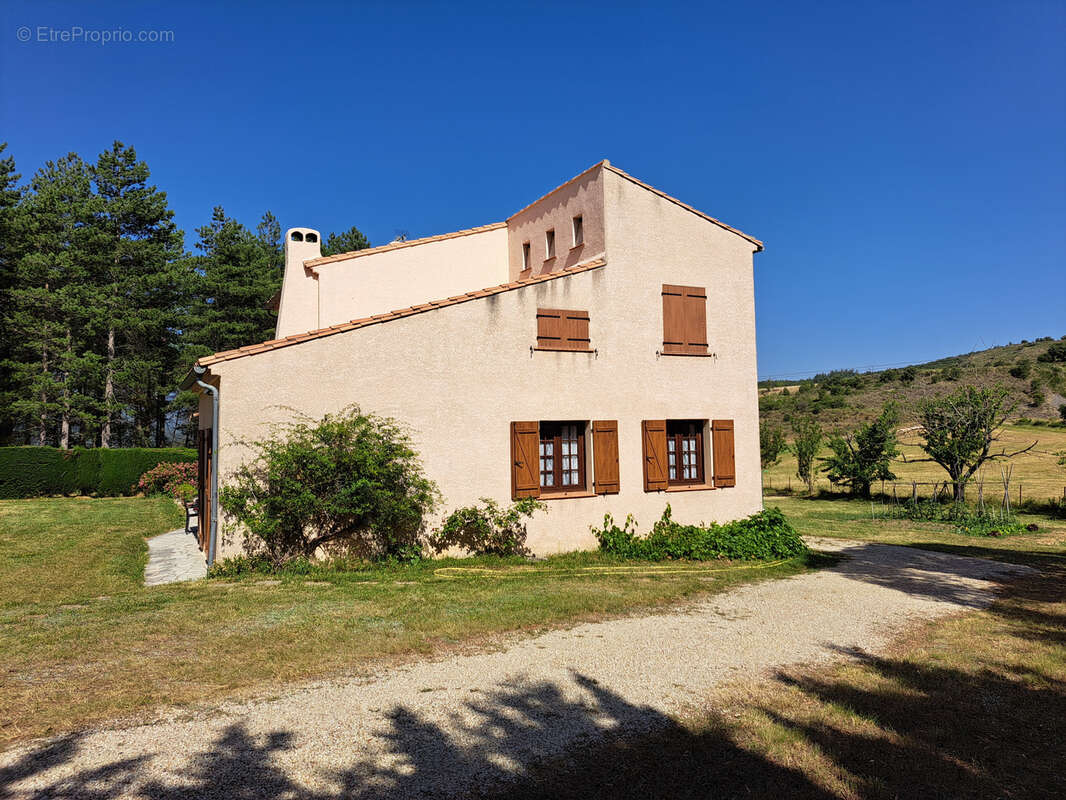 Grande maison sur un terrain de 15 780m2 avec une piscine et un garage de 52m2 - photo 31