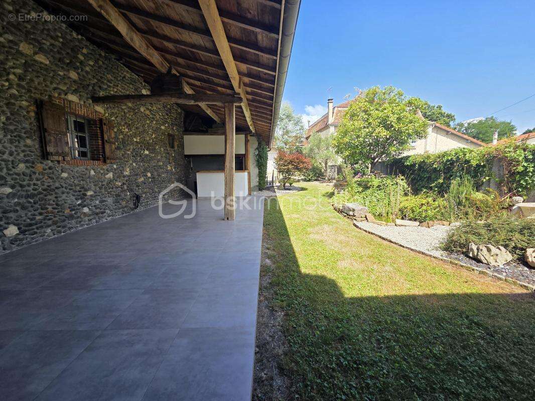 Propriété de charme + 2 appartements + 100 m2 de dépendances - photo 8