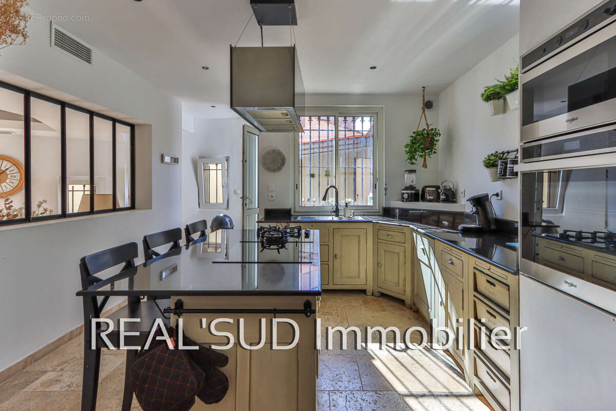 Sormiou, Belle maison 5 pièces lumineuse avec beaucoup de cachet entièrement rénovée - photo 5