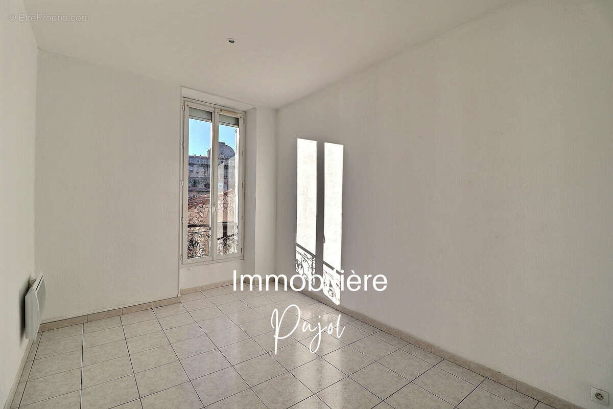 Appartement à MARSEILLE-3E