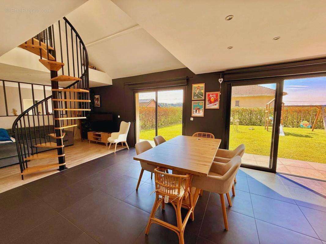 Maison à SAINT-GENIX-SUR-GUIERS