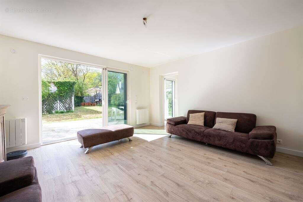 Maison à VERNEUIL-SUR-SEINE