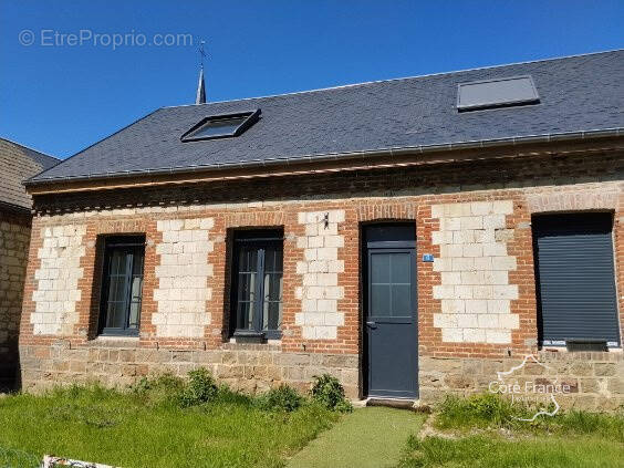 Maison à MONTIGNY-SUR-CRECY