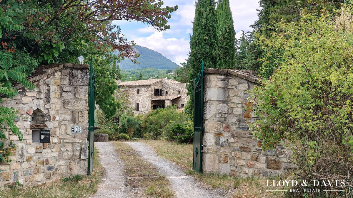 Maison à VEYRAS
