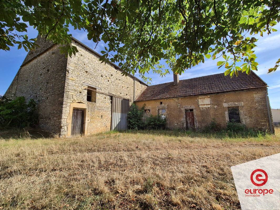 Maison à JOUX-LA-VILLE