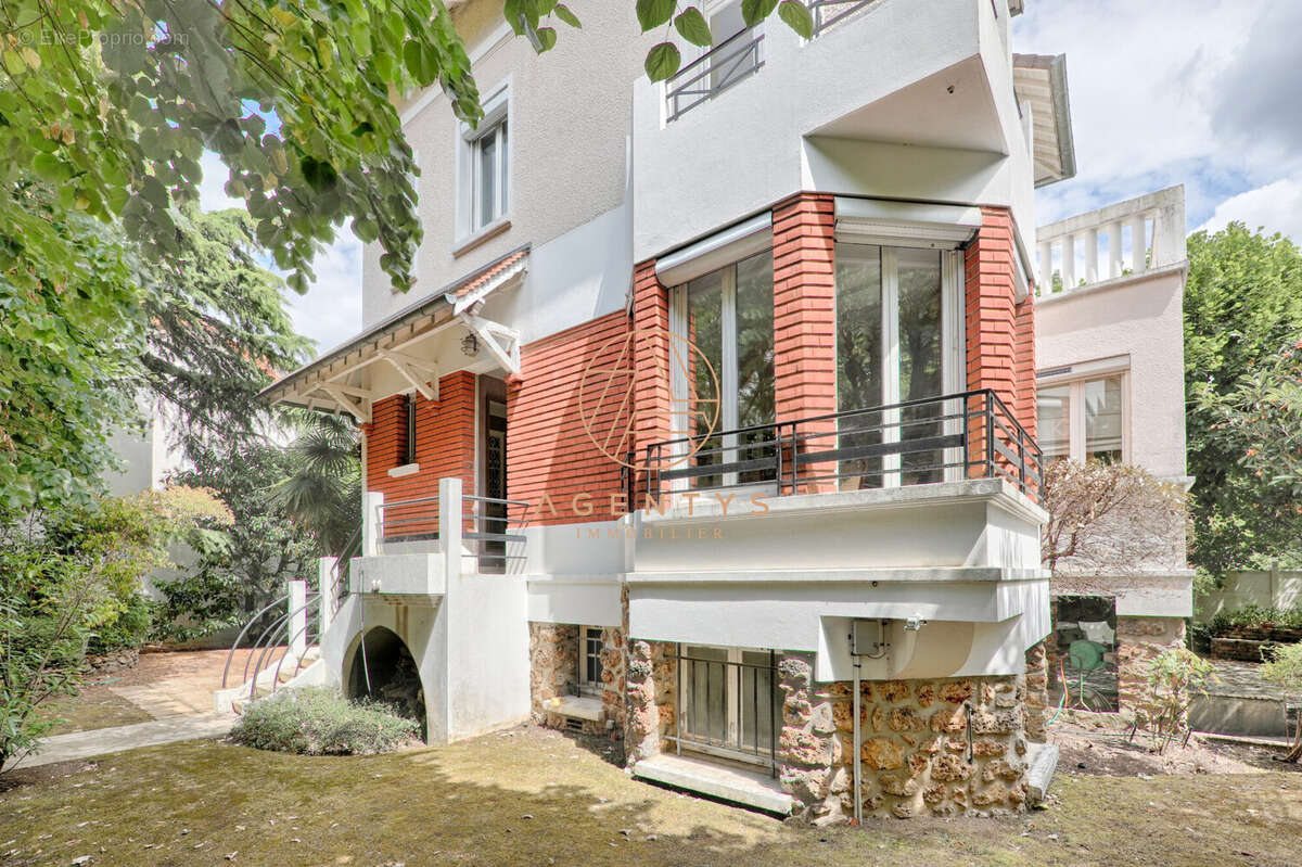 Maison à SAINT-MAUR-DES-FOSSES