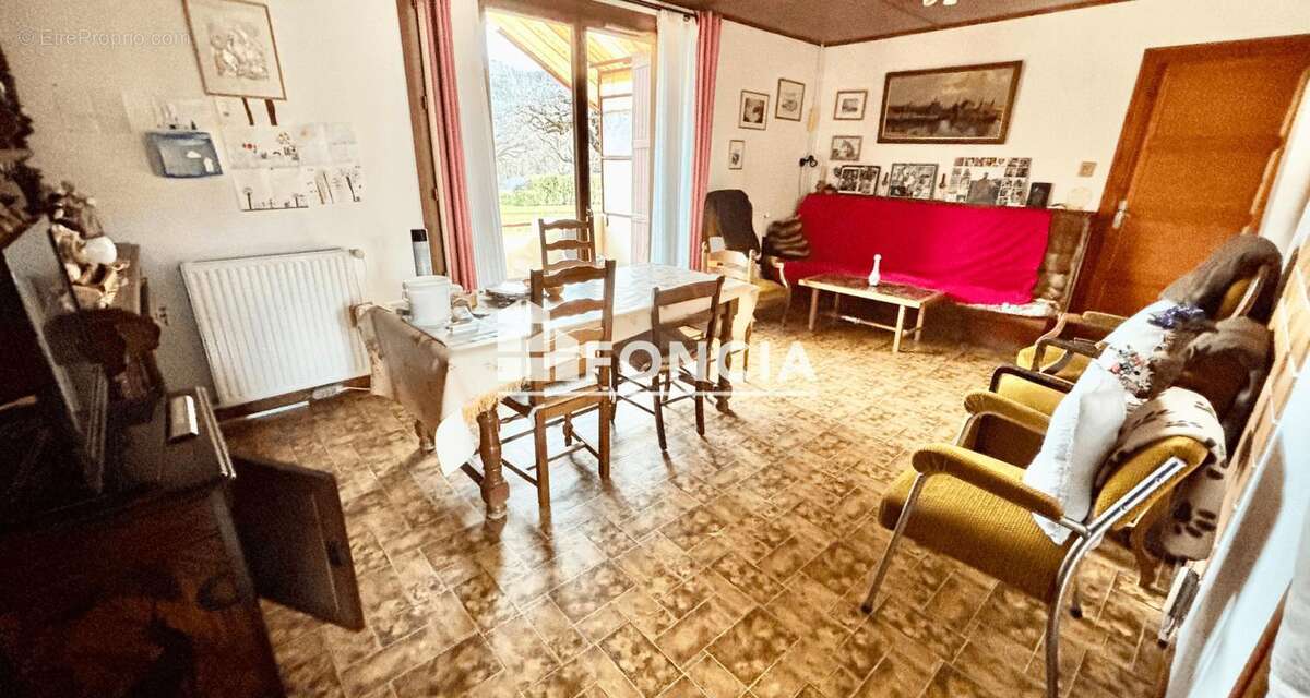 MONTAGNOLE Maison esprit savoyarde sur 1 400 m2 de terrain arboré, bien exposée et vue dominante - photo 3