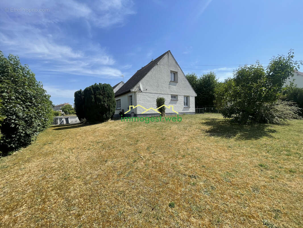 Maison à SAINT-LEU-D'ESSERENT