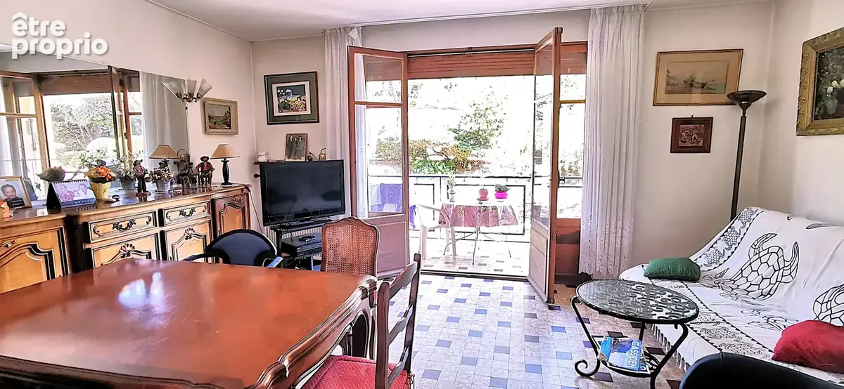 Cassis centre - Vente appartement T4 à rénover avec balcons et cave - photo 2