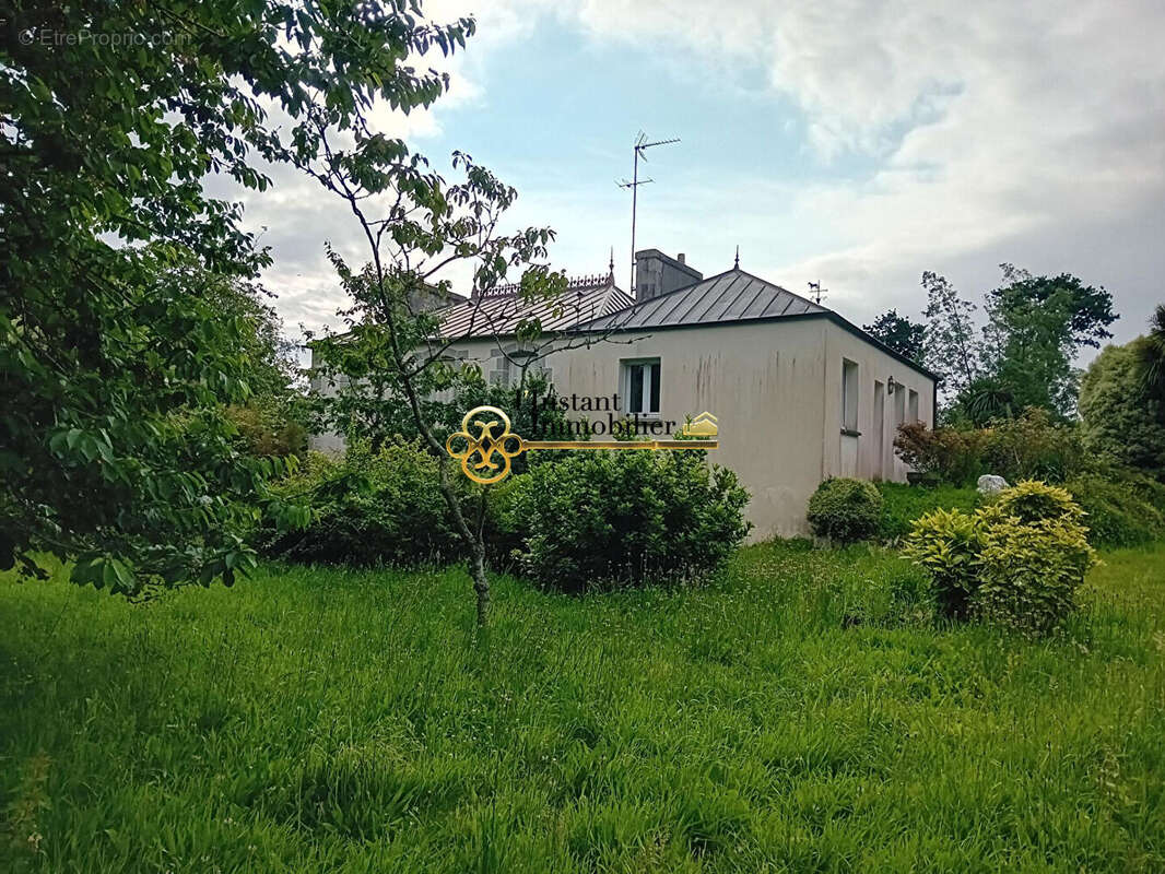 Maison à PLOUEGAT-GUERAND