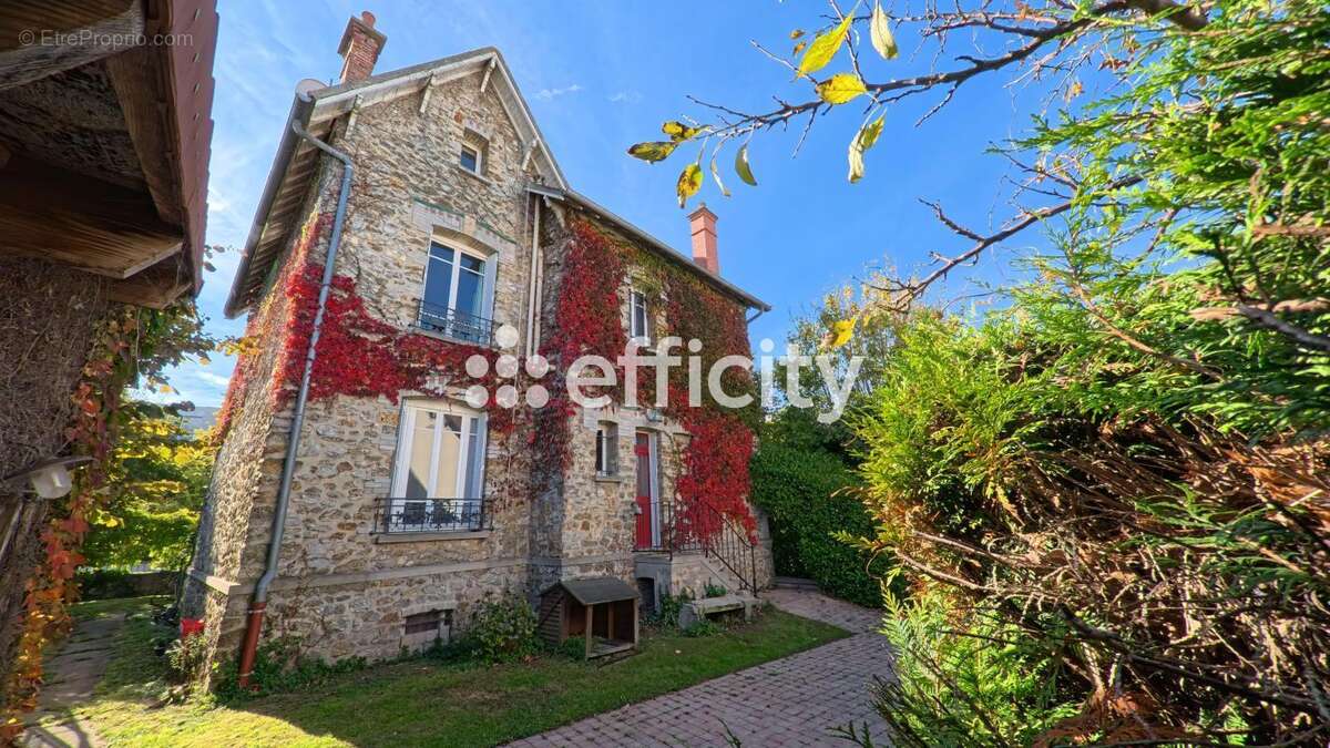 Maison à CHENNEVIERES-SUR-MARNE