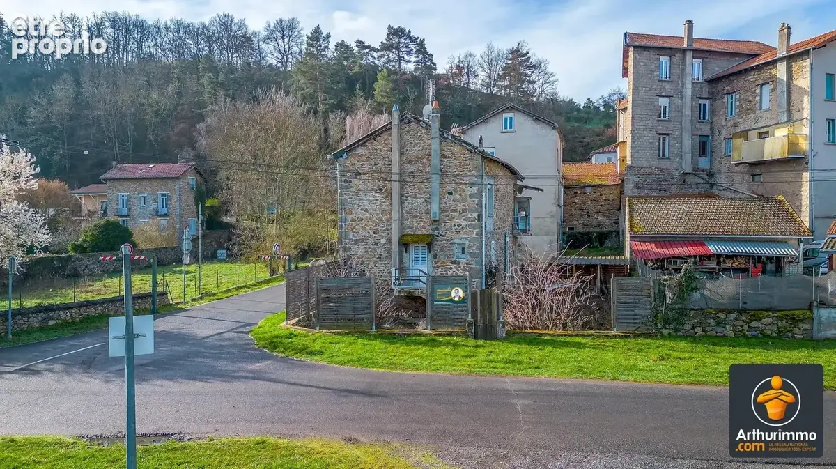 RETOURNAC – Appartement avec jardin attenant et terrain plat non attenant, en bord de Loire. - photo 4
