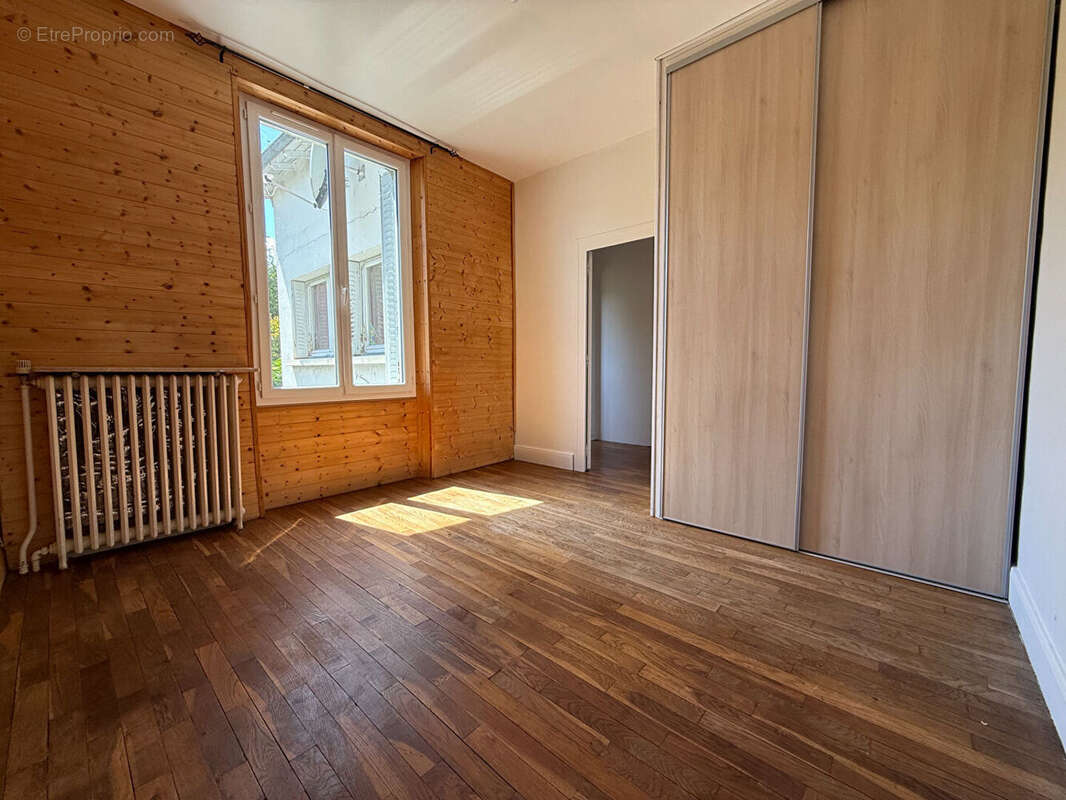 Maison à MONTLUCON