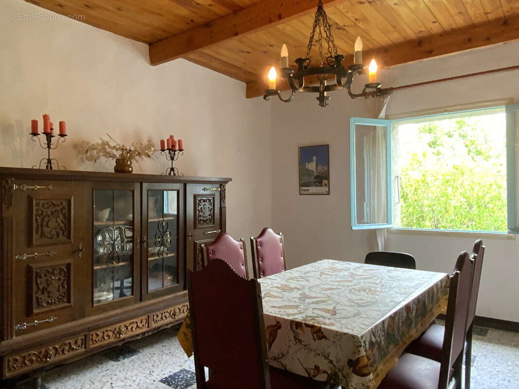 Maison à rénover avec cour, jardin et garage au coeur d'un des plus beaux villages de France. - photo 5