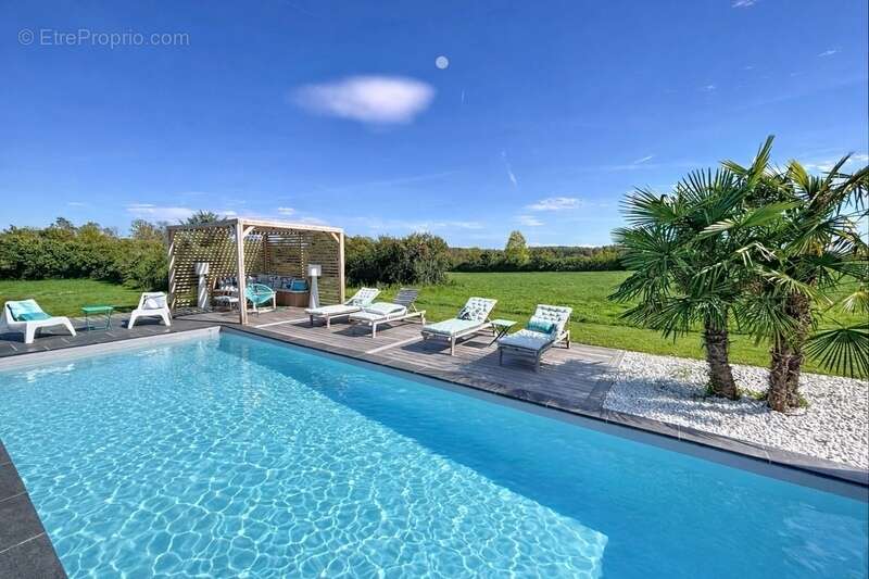 Maison à SAINT-MARCEL-BEL-ACCUEIL