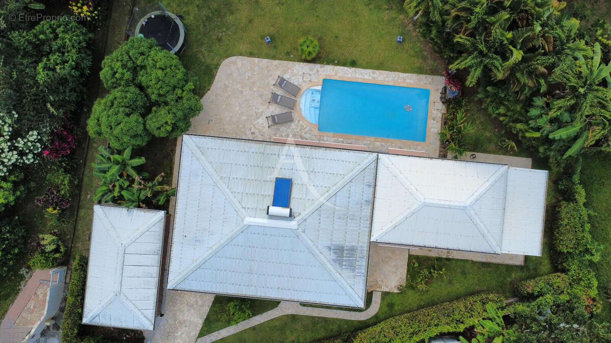 EXCEPTIONNEL: Maison Fort De France 5 pièce(s) avec bungalow et piscine. - photo 2