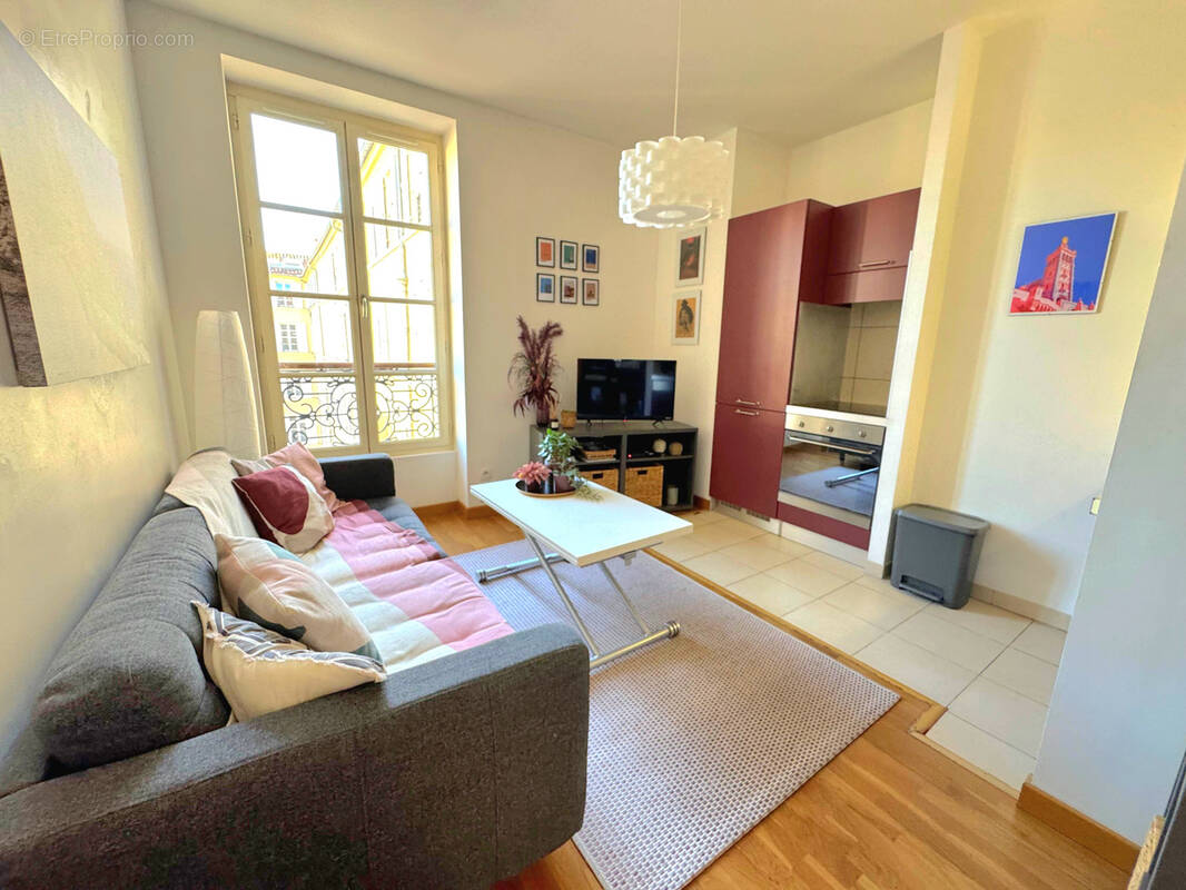 Appartement à MARSEILLE-2E