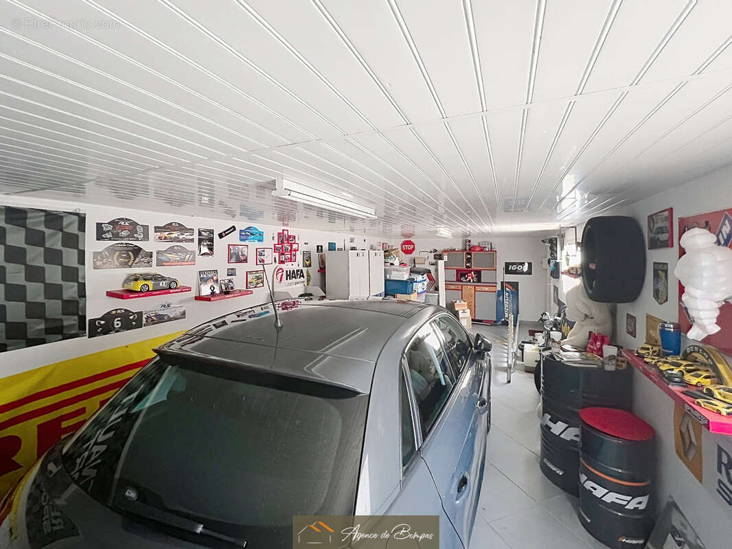 - villa 4 faces 148 m2 hbts  sur 1000 m2 de terrain -t2 independants 21 m2 - 2 garages 36 et 26 m2 - photo 23